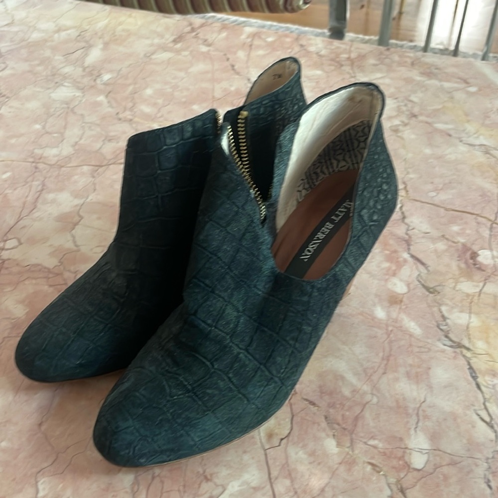 Size 7 Matt Brendon Black Leather Hold Zipper Booties. Like New.